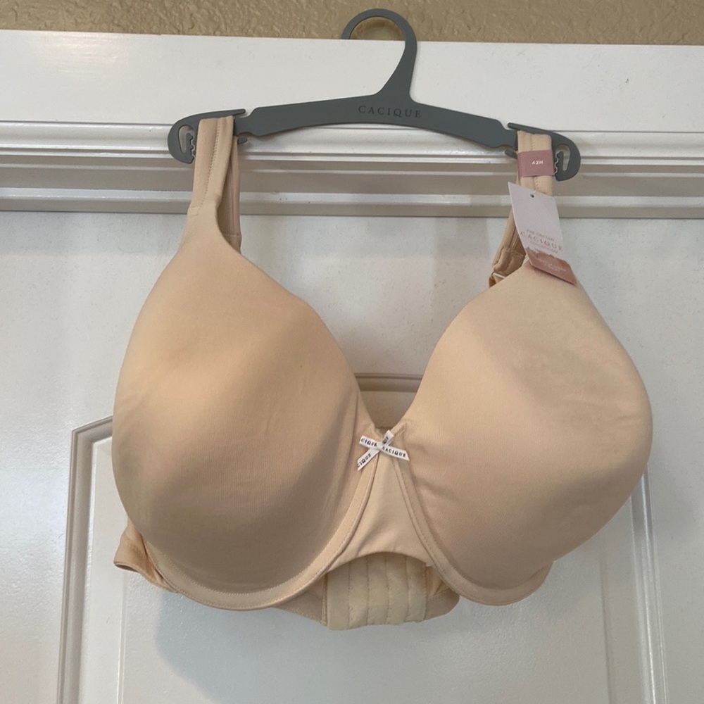 Cacique 42H Lightly Lined T-Shirt Bra.